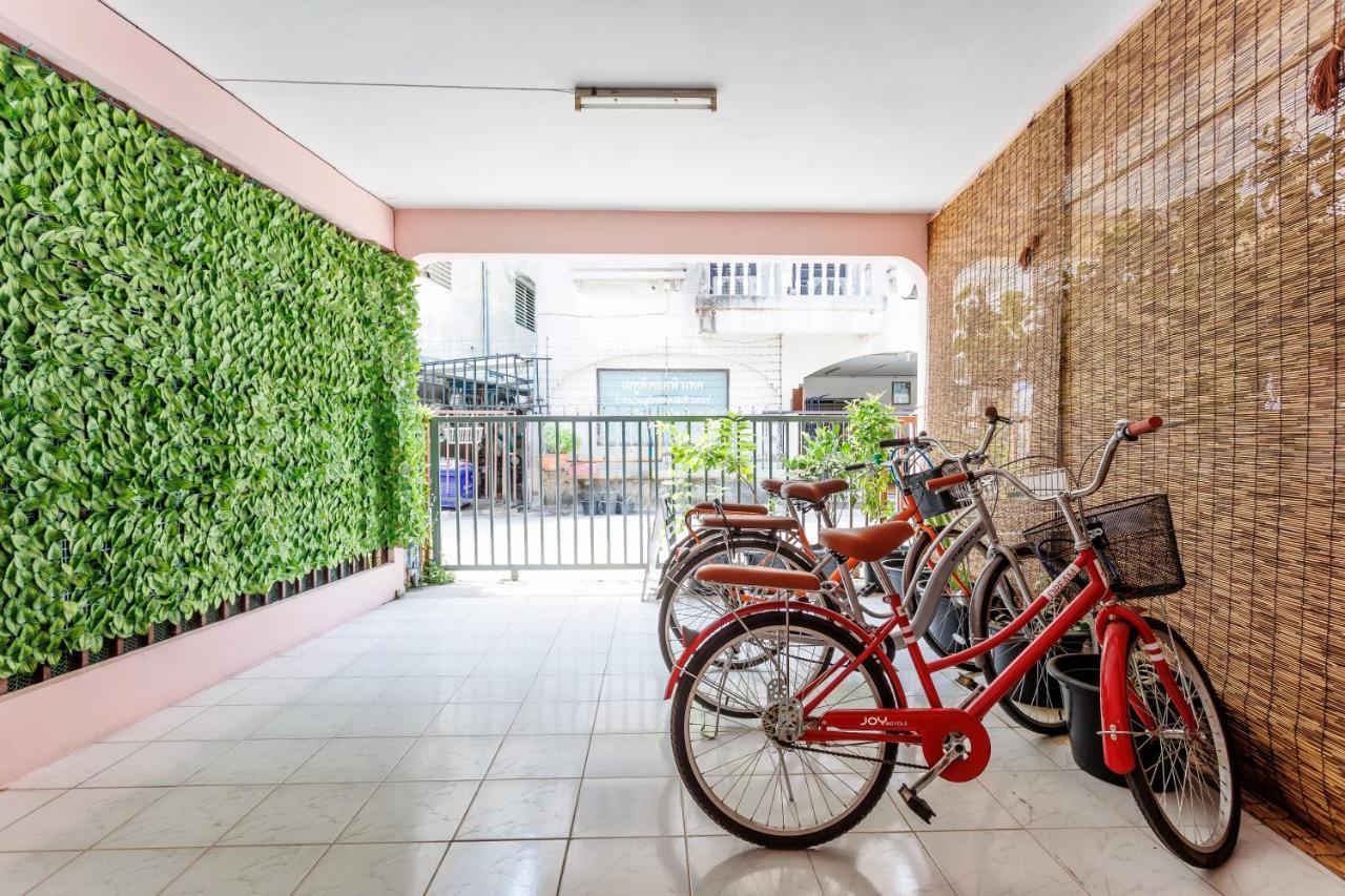 Baan Mee Suk Ayutthaya Vandrarhem Exteriör bild